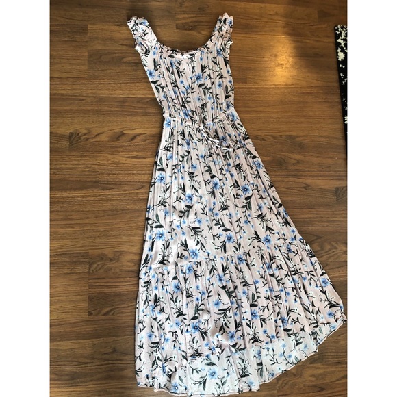 *SOLD* A.E. Outfitters Floral Maxi Dress 💕 - Picture 2 of 6